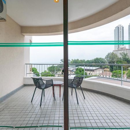 Romantic Couple Suite + Beach-Front Balcony Tanjung Bungah  Ngoại thất bức ảnh