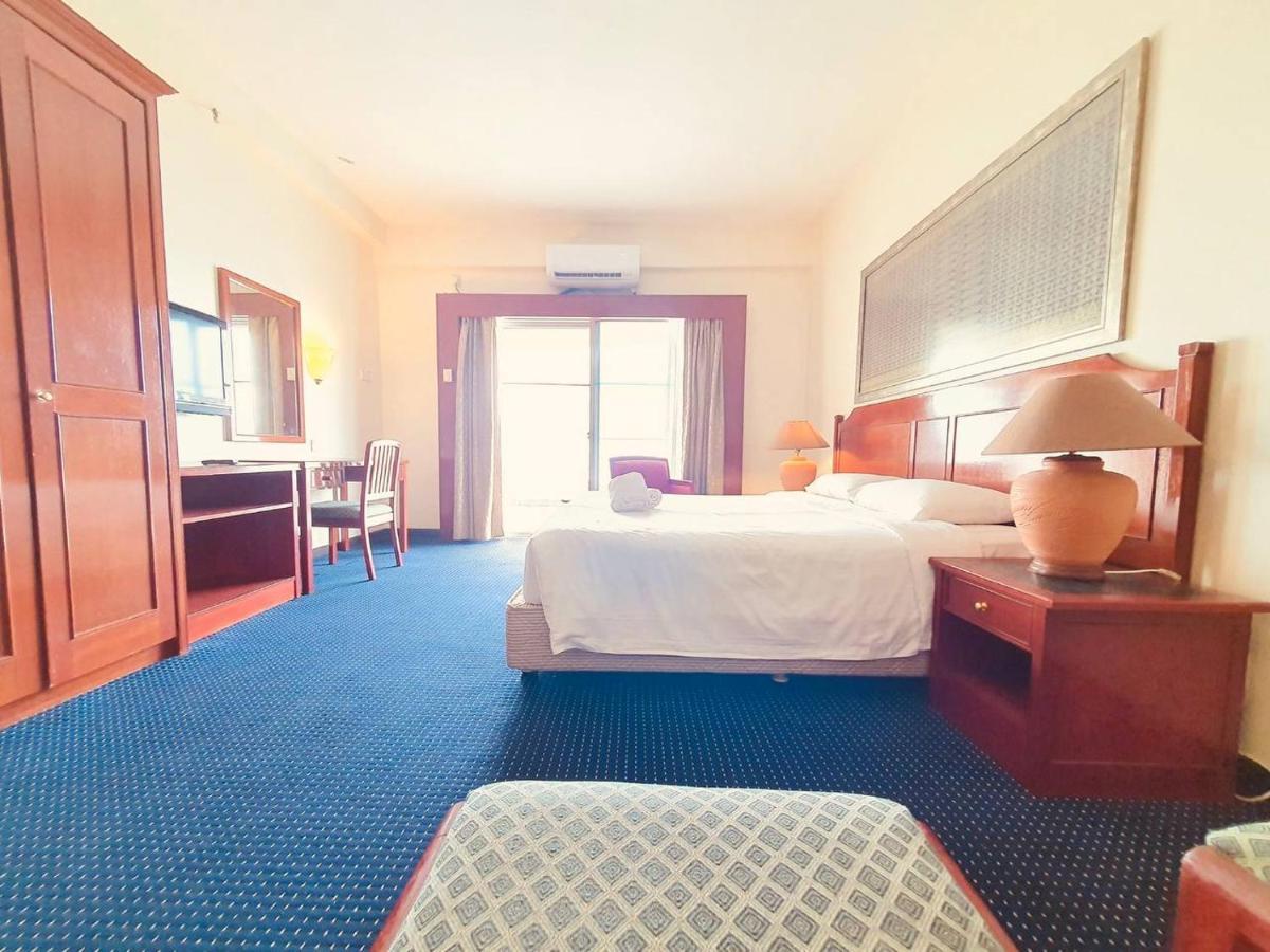 Romantic Couple Suite + Beach-Front Balcony Tanjung Bungah  Ngoại thất bức ảnh