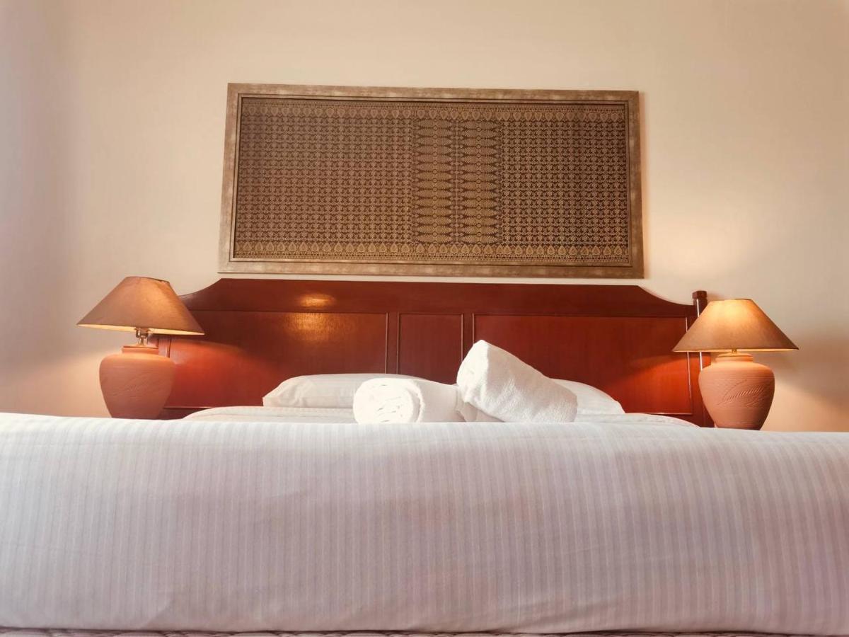 Romantic Couple Suite + Beach-Front Balcony Tanjung Bungah  Ngoại thất bức ảnh