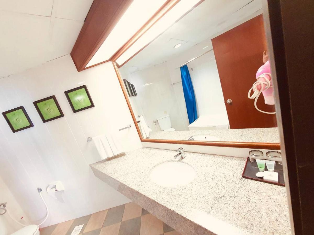 Romantic Couple Suite + Beach-Front Balcony Tanjung Bungah  Ngoại thất bức ảnh