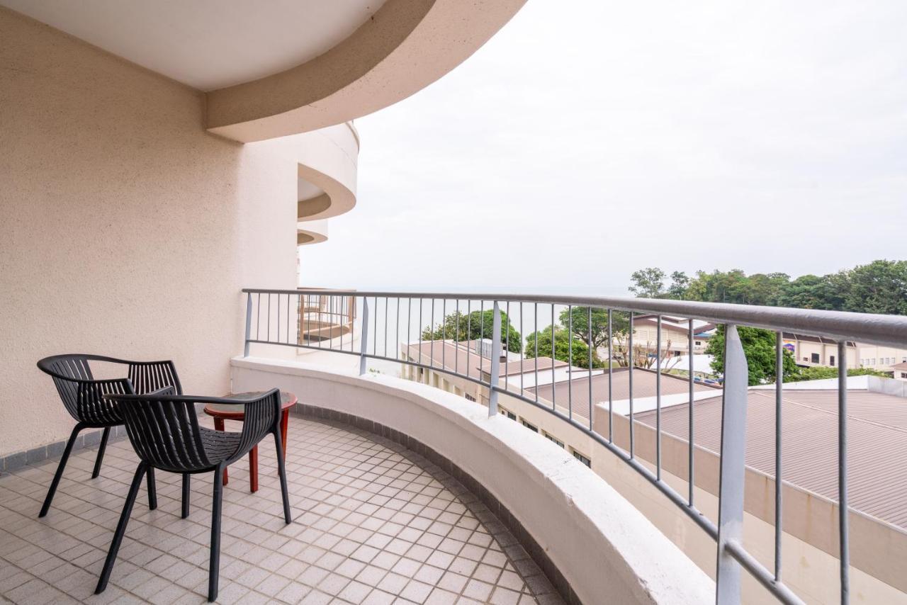 Romantic Couple Suite + Beach-Front Balcony Tanjung Bungah  Ngoại thất bức ảnh