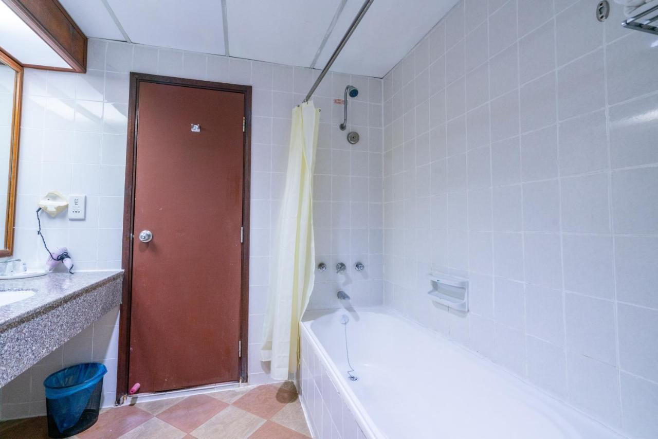 Romantic Couple Suite + Beach-Front Balcony Tanjung Bungah  Ngoại thất bức ảnh