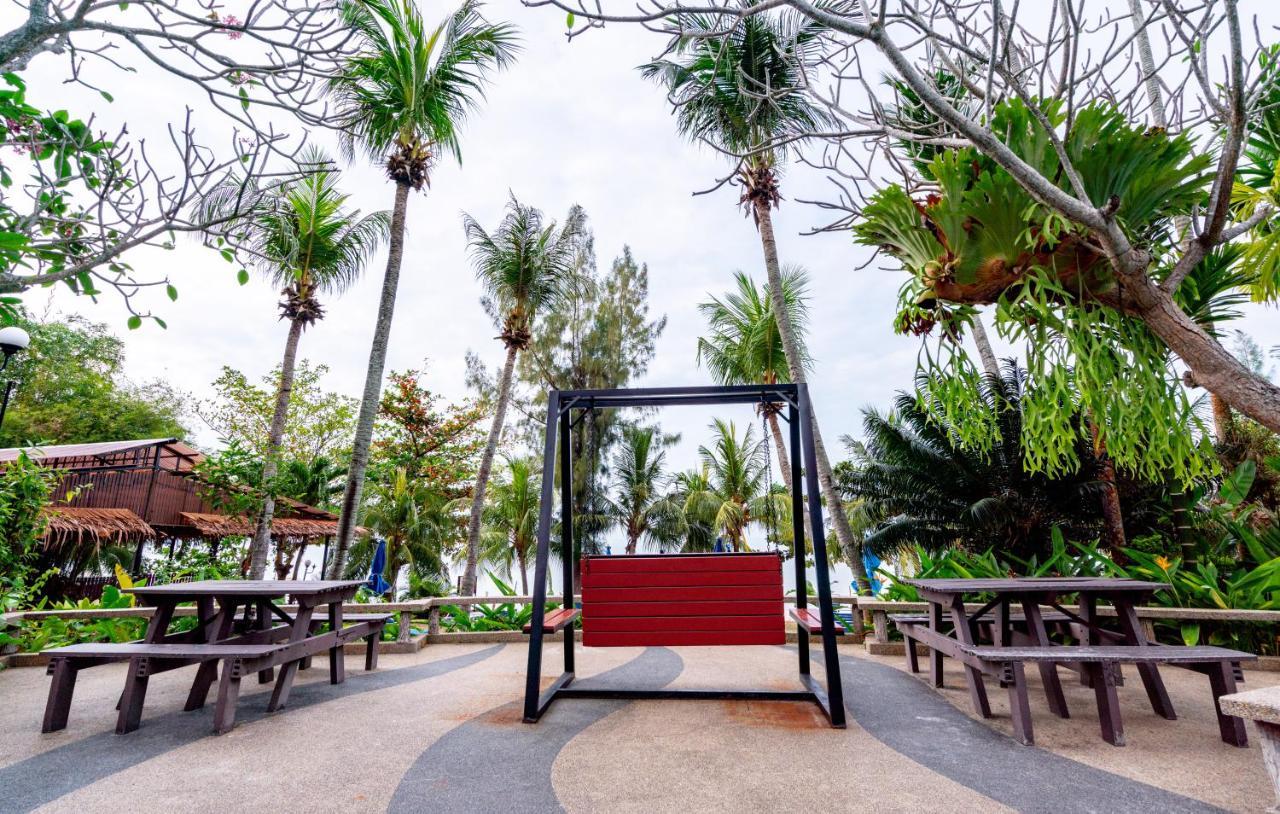 Romantic Couple Suite + Beach-Front Balcony Tanjung Bungah  Ngoại thất bức ảnh