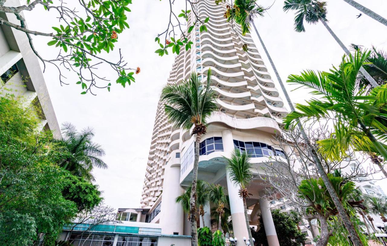 Romantic Couple Suite + Beach-Front Balcony Tanjung Bungah  Ngoại thất bức ảnh